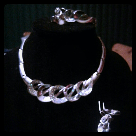 Necklace Set - Picture 1 of 2